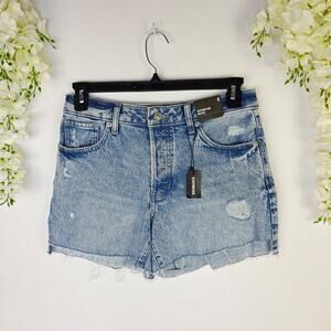 New Express Boyfriend Midi Mid Rise Denim Shorts Size 4 Blue Distressed Raw Hem